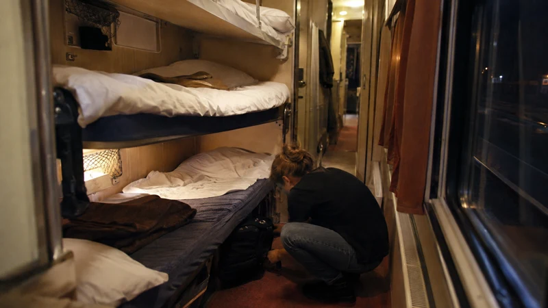 Comment fonctionne le train couchette : tout ce que vous devez savoir pour un voyage confortable