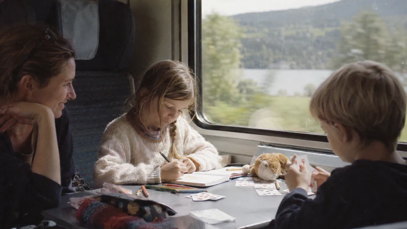 Comment occuper les enfants pendant un voyage en train : 8 idées ludiques et éducatives