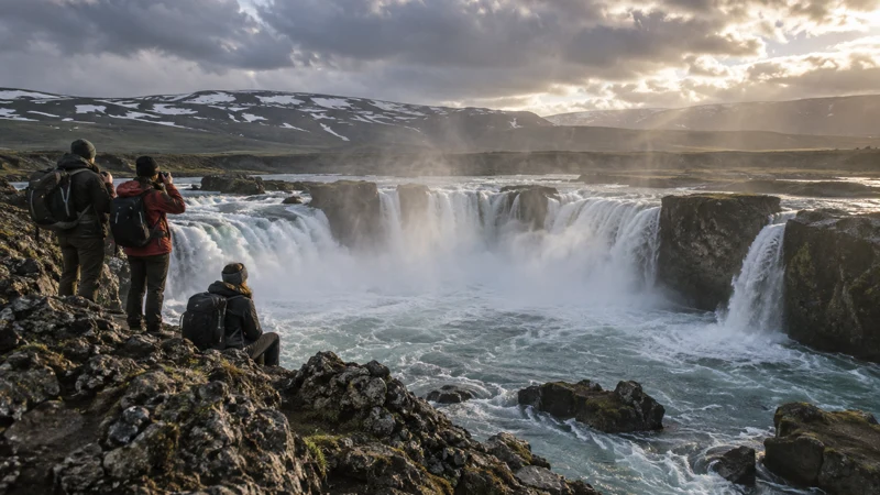 Découvrir Goðafoss en Islande : la cascade des dieux