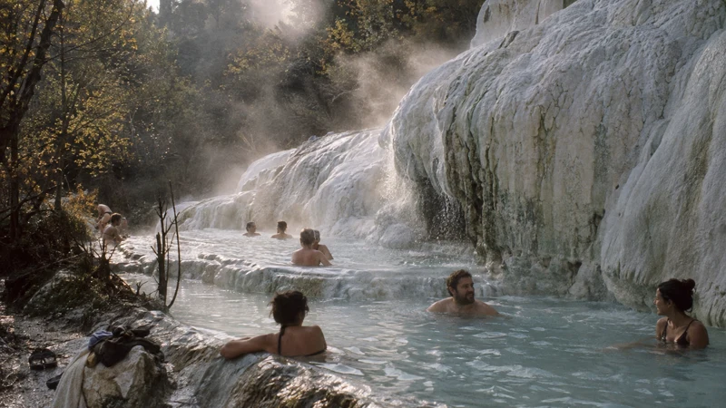 Bagni San Filippo : une immersion dans les sources chaudes toscanes