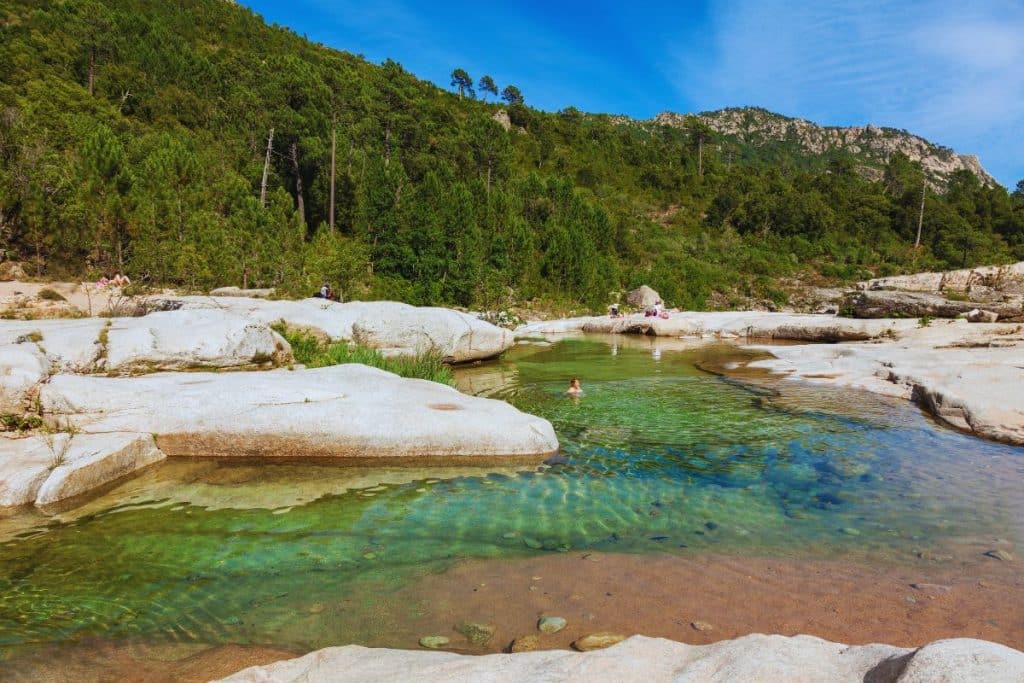 une-magnifique-piscine-naturelle-a-cavu-un-paradis-preserve-en-corse