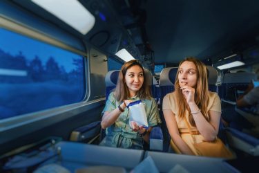 Le charme d’un train de nuit : une aventure inoubliable vers des destinations captivantes