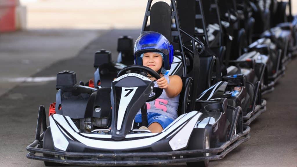 Karting enfant : un loisir au top à Nantes pour les jeunes pilotes !