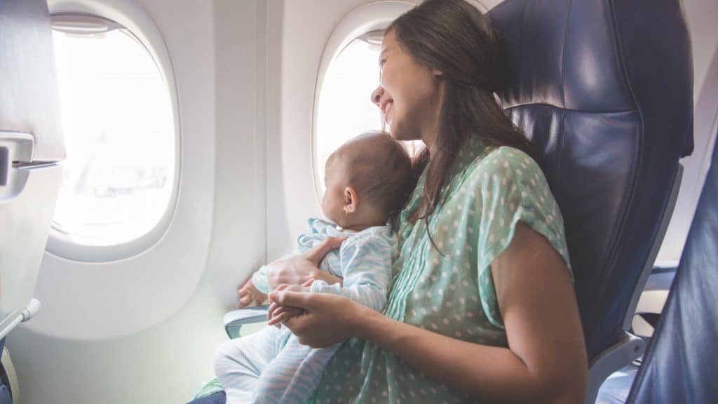 Prendre l’avion pour la Guadeloupe avec un bébé : tout ce qu’il faut savoir