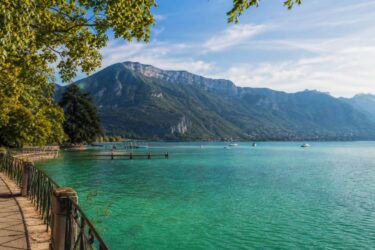 Découvrir Annecy et son lac : itinéraire doux entre vieille ville, eau et montagne